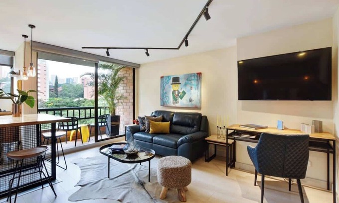 La Florida Wohnung | |EP| Modern Provenza Apt w/Balcony, Stylish Design