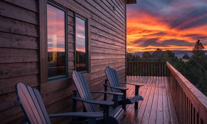 Panguitch Kabine | Epic Bryce Lodge Spa, Views & High-End Comfort | Great for Groups!
