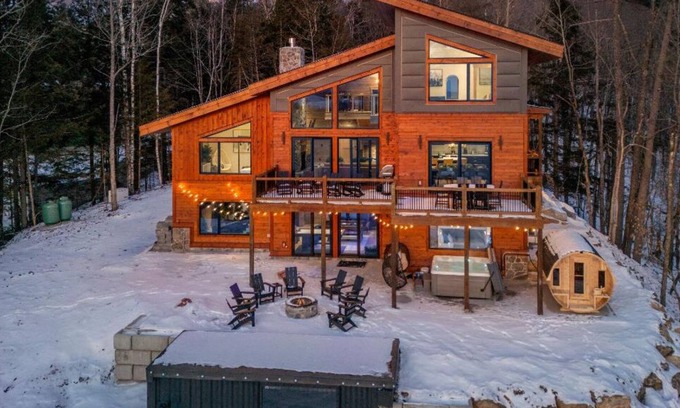 Bethel Haus | Epic Views, GameRm+Theatre, HTub, Sauna, 9mi Sunday River