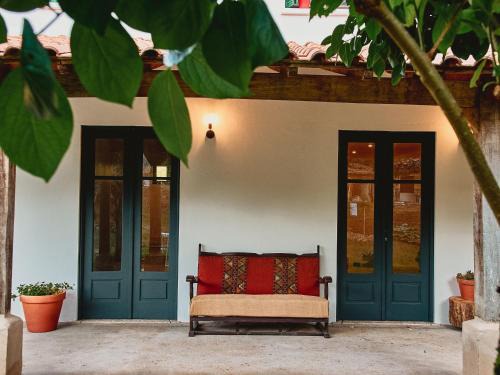 Cardielos Haus | Épicos House, Your home away from home.