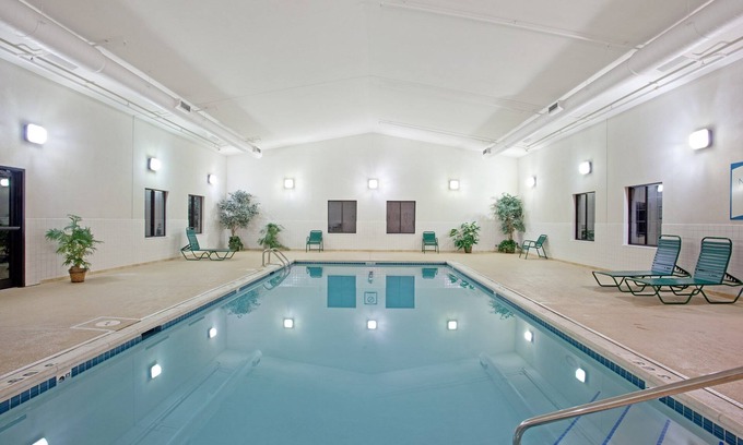 Half Day Eigentumswohnung | Ausgestattete Corporate Center Suite mit Zugang zum Pool und kostenlosem Frühstück