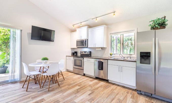 Jupiter Farms Haus | Escape to Our Private Guest House in Jupiter Farms