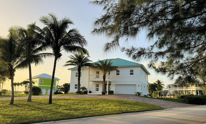 West End Haus | Escape to Paradise in a private island retreat