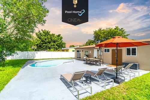 Boulevard Heights Haus | Escape to Private Poolside Bliss