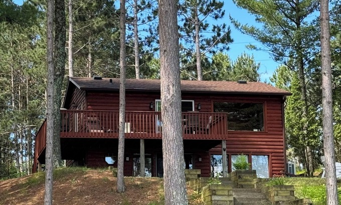Spooner Kabine | Escape to the Lake - Rustic 3-bedroom log-sided cabin nestled amongst the pines