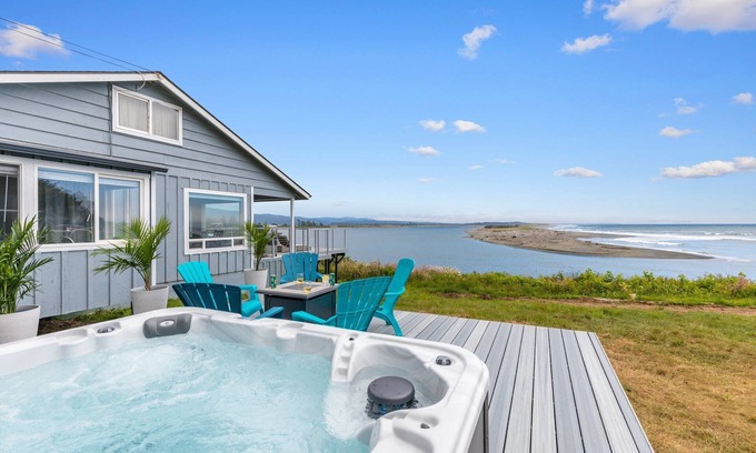 Smith River Haus | Escape to "The VUE" A Waterfront Gem with Hot Tub