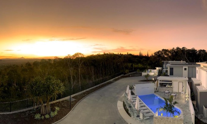 Peregian Beach Haus | Essence Peregian Beach Resort - Saltbush 5 Bedroom Luxury Home