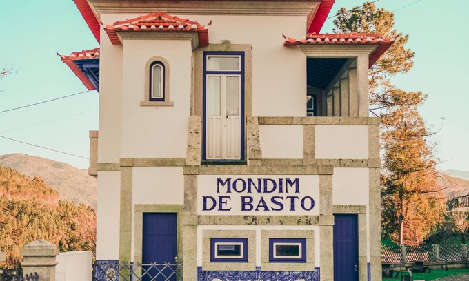 Molares Haus | Estação Ferroviária de Mondim de Basto