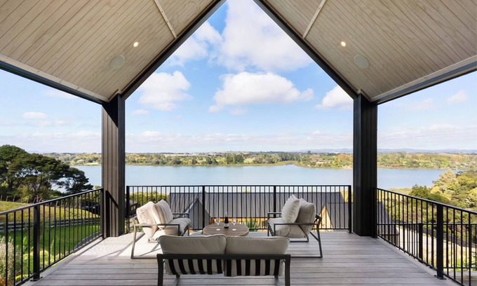 Riverhead Haus | Estuary Views - Riverhead Holiday House