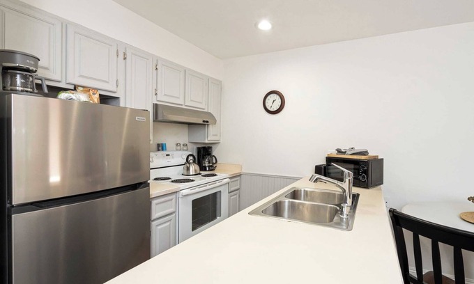 Telluride Haus | Etta Place 5 by Avantstay Ski In/ Ski Out Unit w/ Views of the Valley!