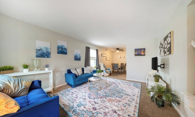 Euclid Haus | Euclid Eclipse! 3 bedroom 1 bath w/king bed, up to 7 guests