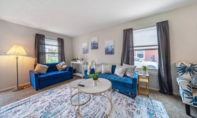 Euclid Haus | Euclid Eclipse 3 BR 1 bath w king bed for up to 7 guests