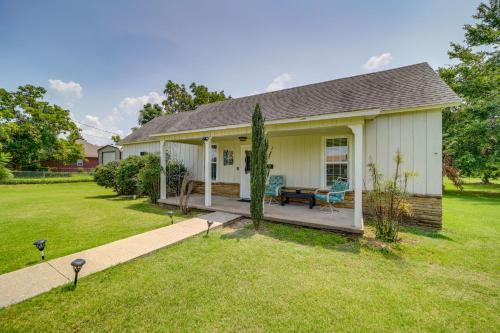 Eufaula Haus | Eufaula Getaway with Patio, Walk to Beach and Marina!
