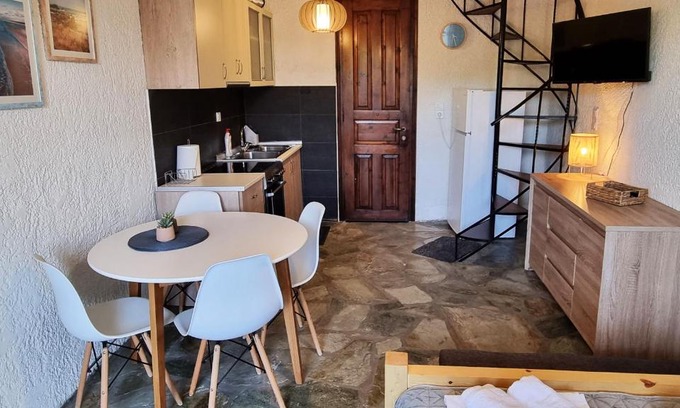 Glyfa Haus | Evan's Suite