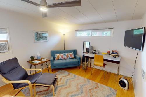 Eugene Haus | Evergreen Hideaway