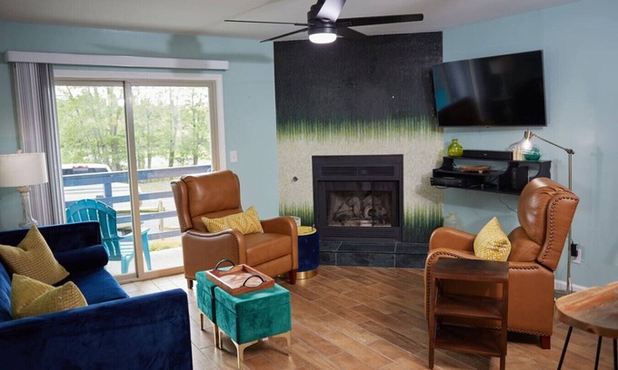 Timberline Eigentumswohnung | Evergreen Retreat – Walk to Timberline Mountain ski lifts and lodge!