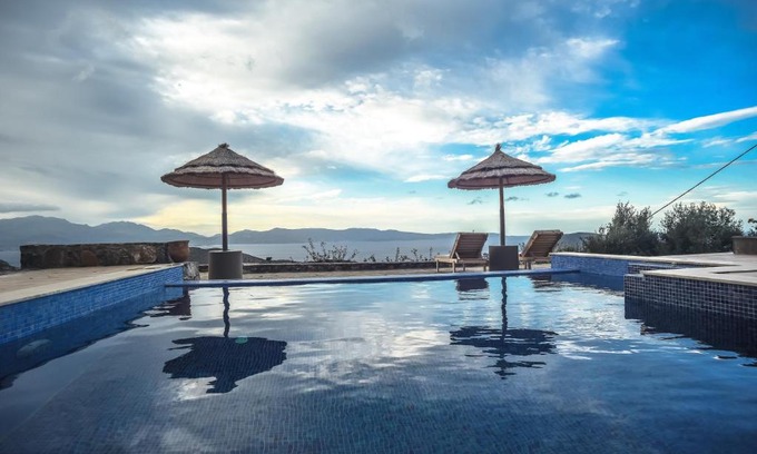 Pefki Villa | Evexia Villa