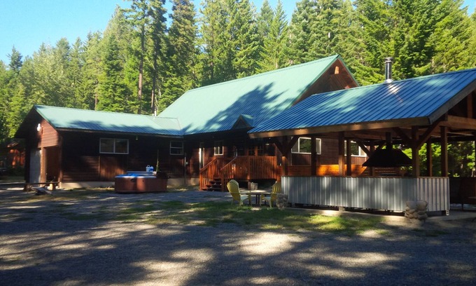 Ronald Kabine | Außergewöhnlich geräumige Lodge 5 min von Roslyn Slps 12, riesiger Dachboden, WIFI, Whirlpool,