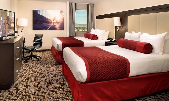 Gateway District Hotel | Exciting Vegas Adventure! Modern Unit, Swimming Pool, Onsite Casino!