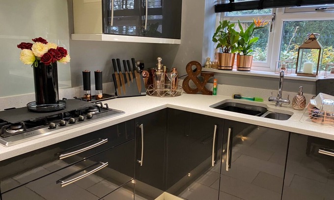 Wixford Haus | Executive 4 bed Townhouse with gym, hot tub Pet Friendly