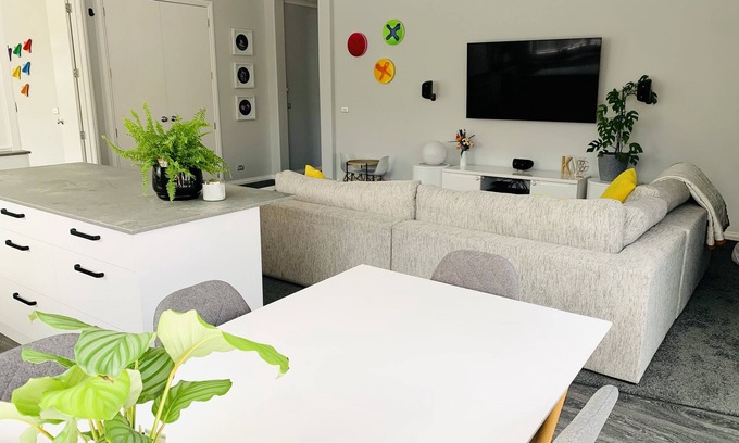 Clive Haus | Executive Family Home with Outdoor Pool and Games Room