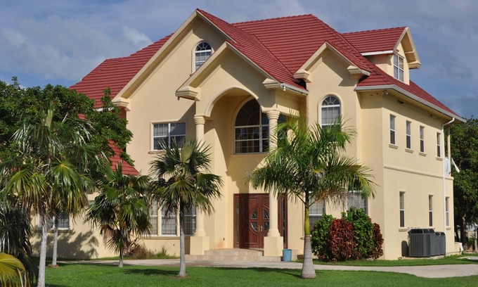 Northwest Point Haus | Executive Home 5 Autominuten vom weltberühmten Seven Mile Beach mit Swimmingpool entfernt