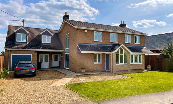 Ely Haus | Executive home with plenty of room