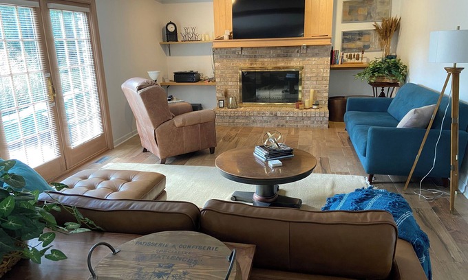 Naperville Haus | Executive Residence Corporate Corridor minutes from Naperville downtown