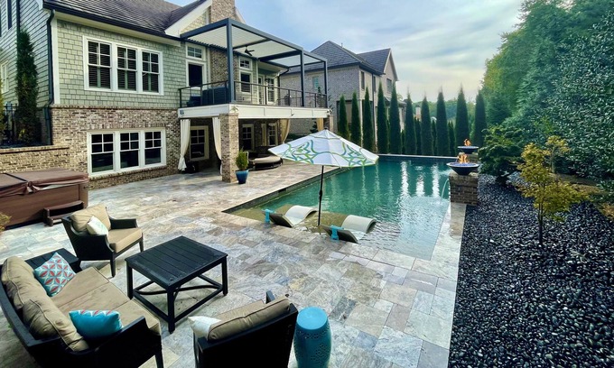 Cumming Haus | EXECUTIVE Resort/Family Estate POOL+Hot Tub +TESLA Model X (opt)