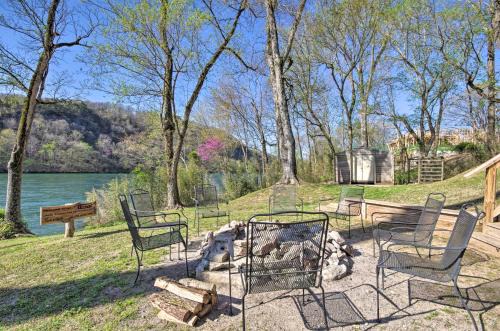 Cotter Haus | Expansive Cotter Cabin on White River with Deck!