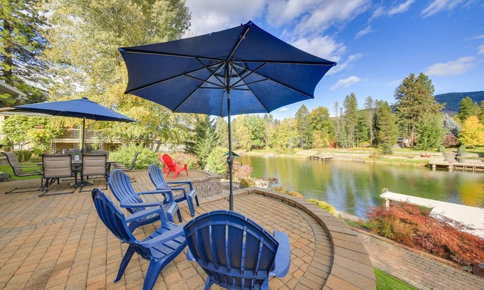 Sagle Haus | Expansive Waterfront Escape w/ Kayaks + SUPs!