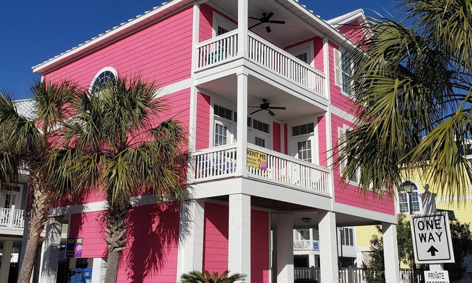 Myrtle Beach Haus | Experience Seaside Living Near the Myrtle Beach Boardwalk