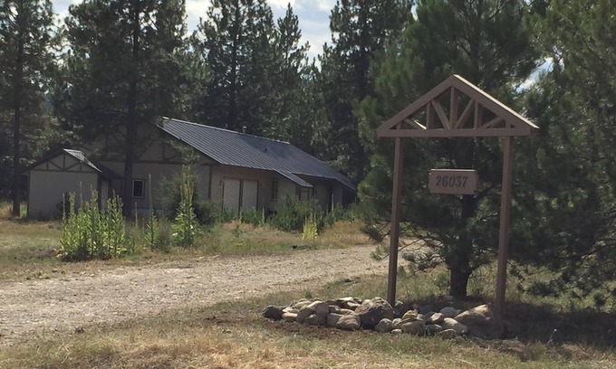 Athol Haus | Erleben Sie den Lebensunterhalt in einem Strohballenhaus.