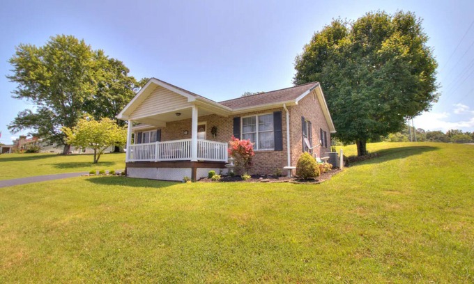 Kingsport Haus | Experience the serenity of a peaceful neighborhood and the excitement of the city .