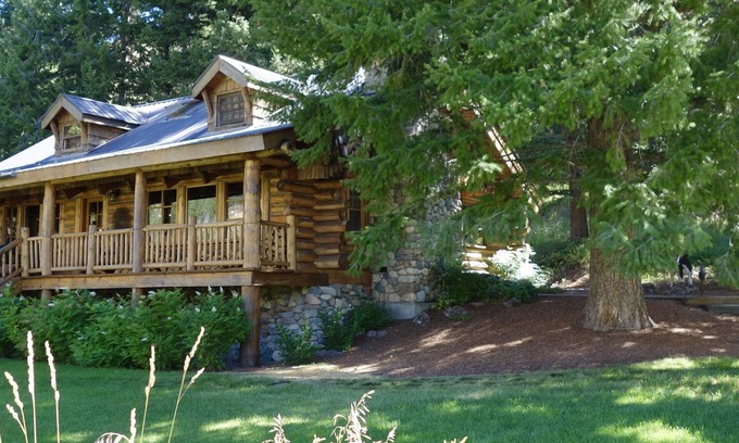 Sun Valley Kabine | Experience the tranquility and magic of Sun Valley at this Board Ranch log cabin