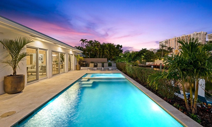 Bermuda Riviera Haus | Experience the Florida Sun at Beach Bunny, a Sunny Private Heated Pool Getaway!