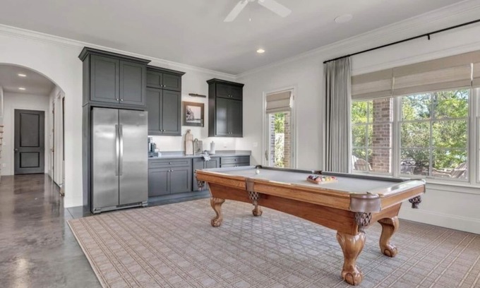 Dadeville Haus | Experience Ultimate Relaxation: Stunning Lakeside Retreat