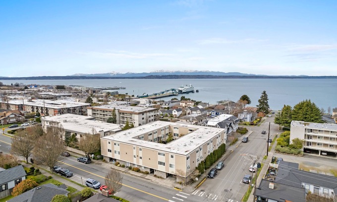 The Bowl of Edmonds Haus | Experiencing Edmonds, In the Heart of it All!
