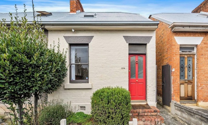 Hobart Central Business District Hütte | Explore South Hobart Village from an 1855 Cottage