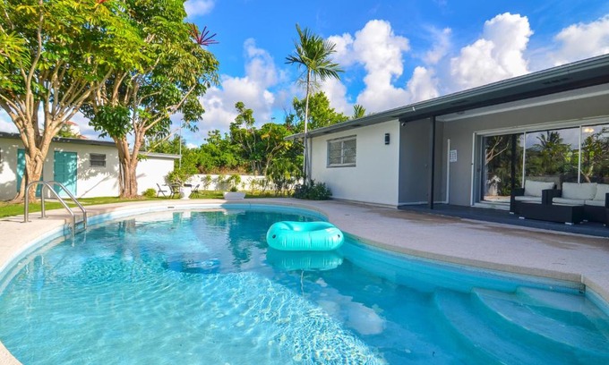 Westward Villas Subdivision Haus | Exquisite 3 Bedroom Luxury Home Near To Baha Mar