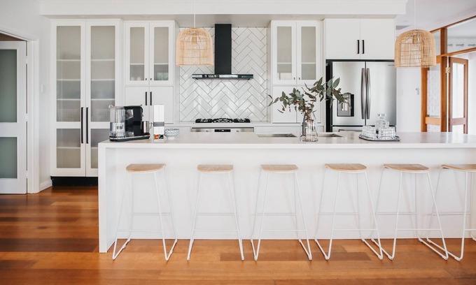 Spring Gully Haus | Exquisite Modern Retreat with Pool & Vineyard Views in Clare Valley