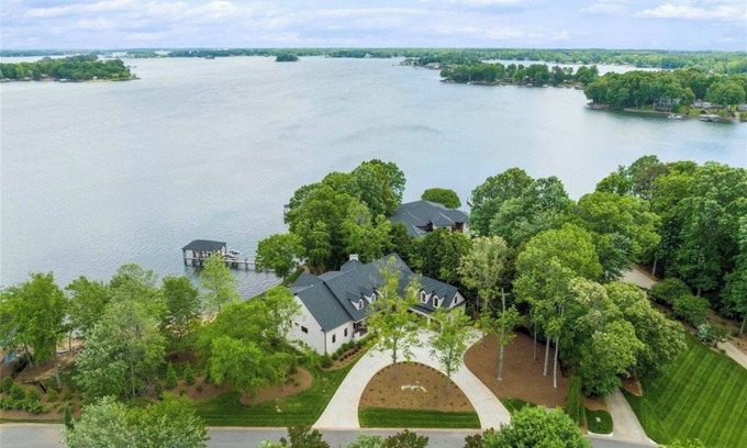 Westport Haus | Exquisite New build on LN with over 295 ft of water frontage on a private street