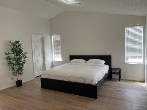 Las Vegas Haus | Extended Stay 3 Or 4 Beds Cozy Smart Home Living