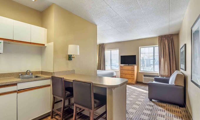 Lombard Hotel | Extended Stay America Select Suites Chicago Lombard Oakbrook