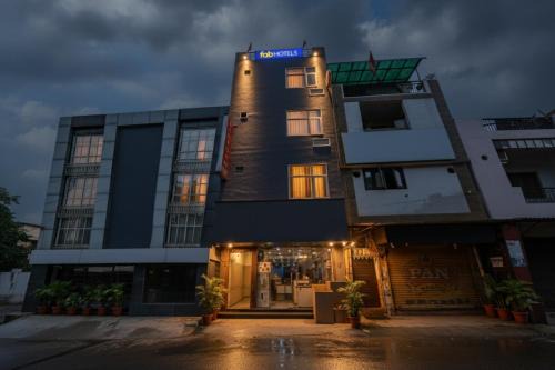 Delhi Hotel | FabExpress Santosh Residency