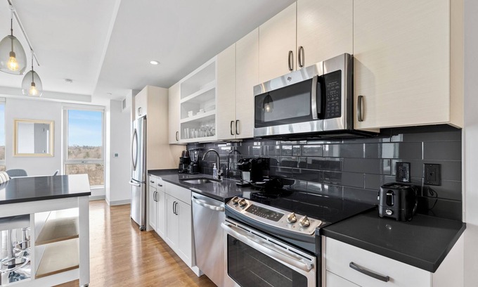 Mission Hill Wohnung | Fabulous 2br 2ba unit lake view