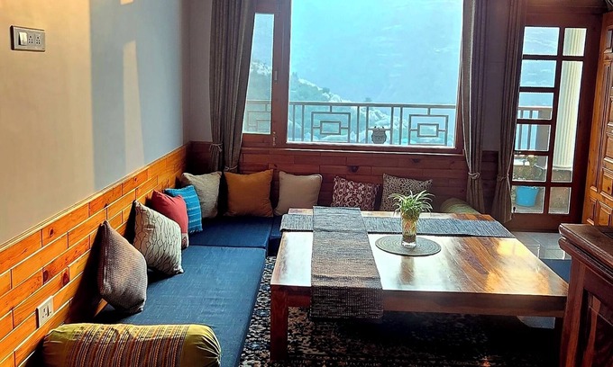 Kumharsain Haus | Fabulous 5-bedrooms in Narkanda Nestled in the middle of Apple Orchards