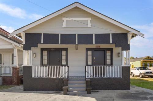 Saint Roch Haus | Fabulous Franklin 2BD steps from St Claude Ave