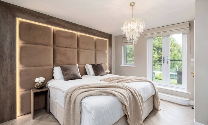 Salford Villa | Fabulous Group Accommodation at Riverside Villas