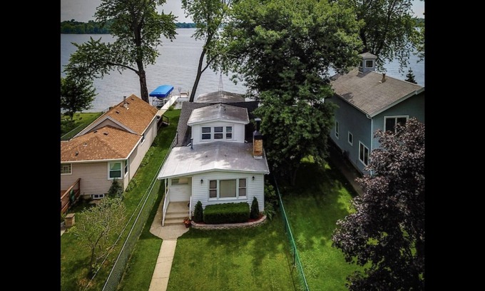 Channel Lake Haus | Fabulous Lake House on Chain O Lakes